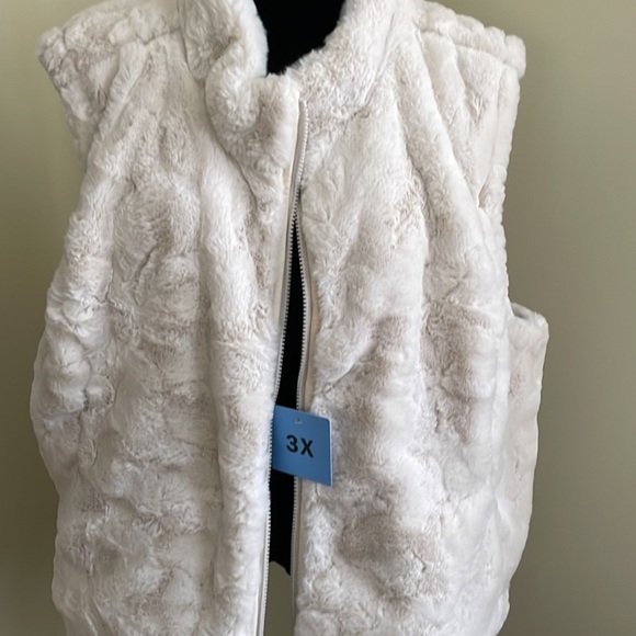 COPY - Brand new fur vest - Picture 2 of 4